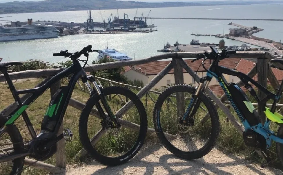 Noleggio e-bike Ancona - Parco del Conero | Biciclette elettriche | Porto di ancona